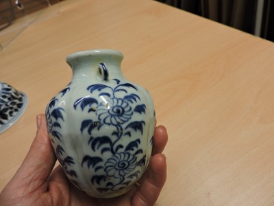 Lot 92 - A Chinese blue and white stem cup