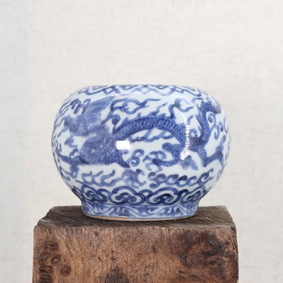 Lot 326 - A Chinese blue and white jar