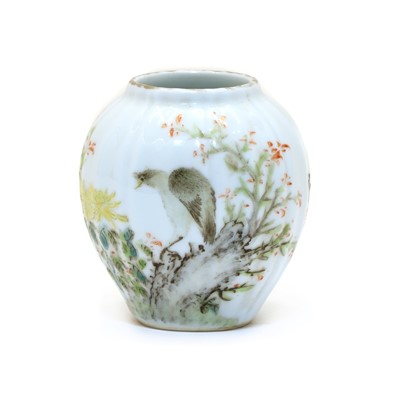 Lot 126 - A Chinese porcelain jarlet