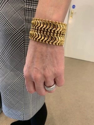 Lot 280 - A Continental gold bracelet