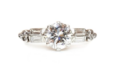Lot 362 - A platinum diamond ring