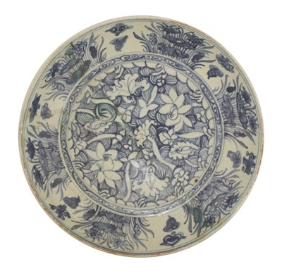 Lot 19 - A Chinese blue and white charger
