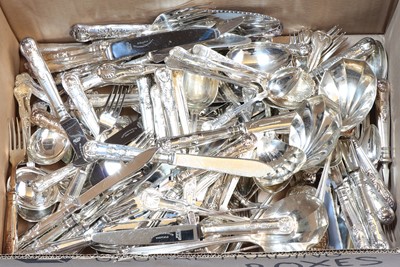 Lot 40 - A quantity of silver plated Queens pattern cutlery