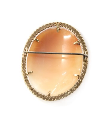 Lot 1401 - A 9ct gold shell cameo brooch