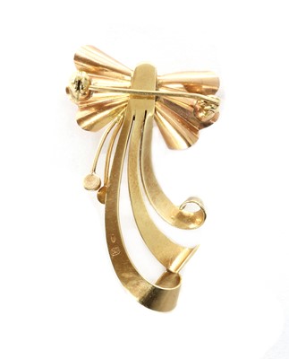 Lot 1057 - A Dutch gold bow brooch