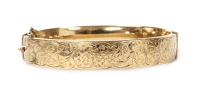 Lot 1109 - A 9ct gold oval hollow hinged bangle, by Smith & Pepper