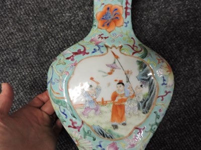 Lot 289 - A Chinese famille rose vase