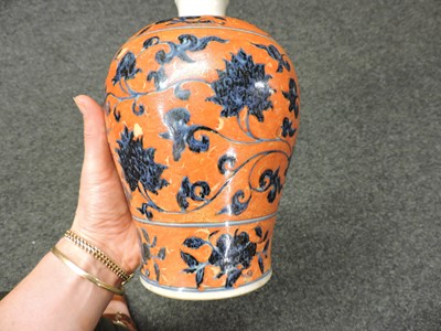 Lot 152 - A Chinese meiping vase