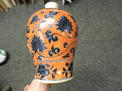 Lot 152 - A Chinese meiping vase