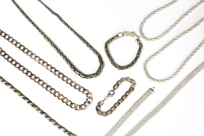Lot 195 - A sterling silver curb link chain