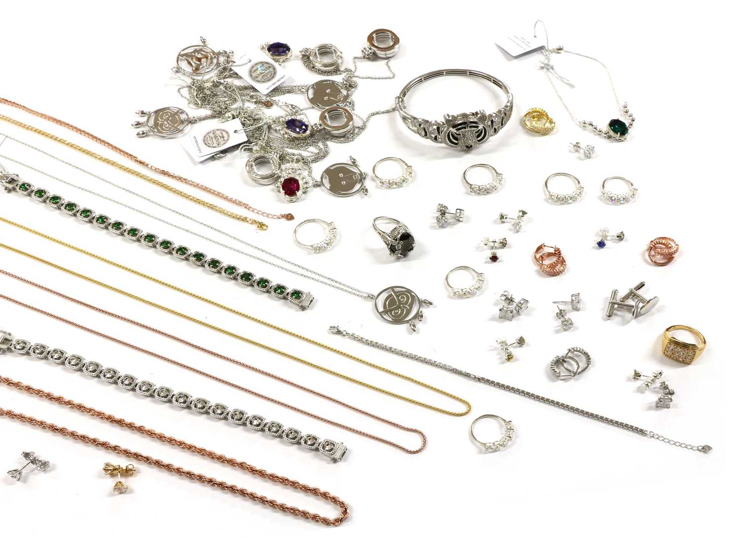 Lot 197 - A quantity of silver jewellery