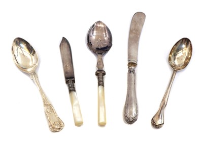 Lot 21 - A cased set of six silver Queens pattern teaspoons
