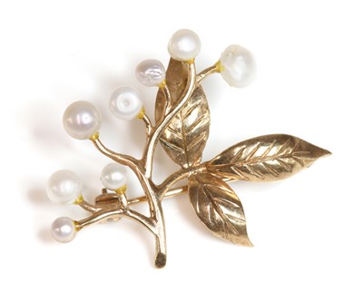 Lot 332 - A 9ct gold pearl spray brooch, by Cropp and Farr