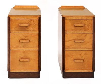 Lot 220 - A pair of Art Deco maple bedside chests