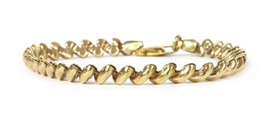Lot 69 - A 9ct gold hollow San Marco link bracelet