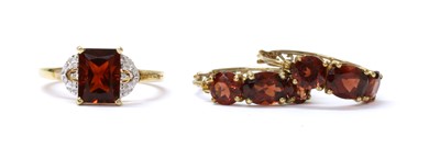 Lot 137 - A 9ct gold garnet and diamond ring