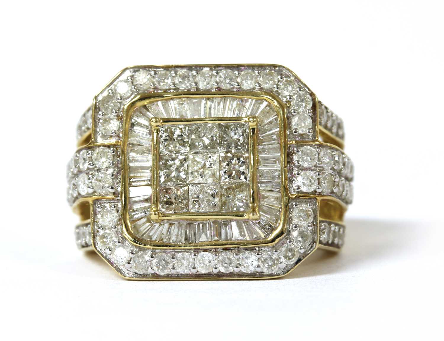 Lot 32 - A 9ct gold diamond cluster ring