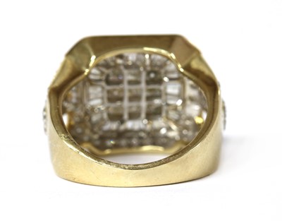 Lot 32 - A 9ct gold diamond cluster ring