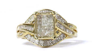 Lot 137 - A 9ct gold diamond cluster ring
