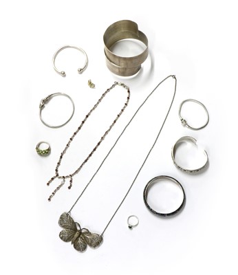 Lot 201 - A quantity of silver jewellery