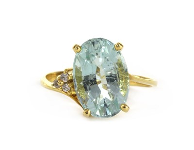 Lot 1277 - A gold aquamarine and diamond ring