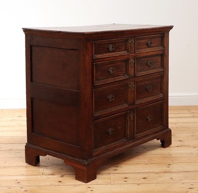 Lot 414 - An oak chest of drawers