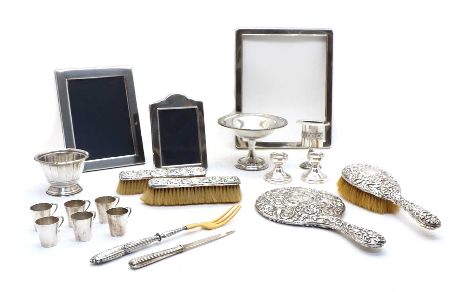 Lot 37 - A quantity of silver items