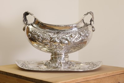Lot 359 - A large Italian 800 grade silver twin-handled punch bowl