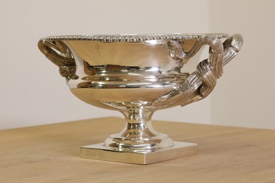 Lot 350 - An Edwardian silver pedestal urn