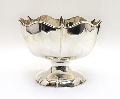 Lot 21 - A footed silver bowl