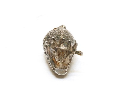 Lot 11 - A novelty silver pepperette in the form of an owl