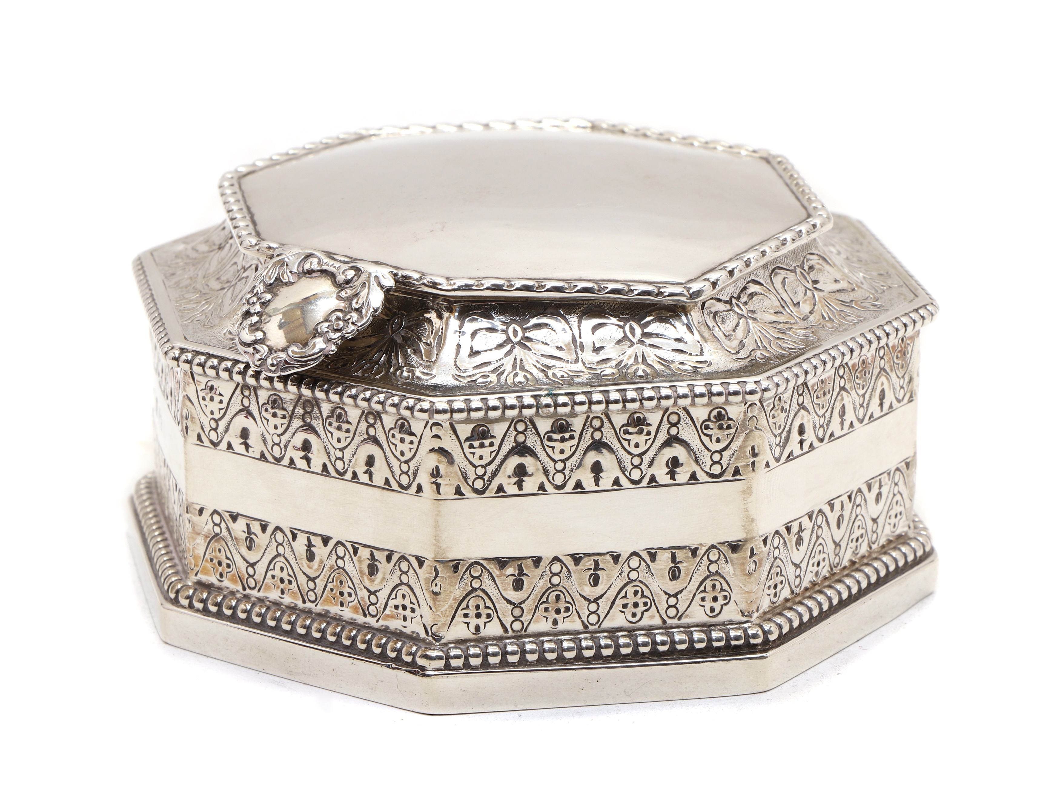 Lot 41 A Silver Lidded Box   564356 0 