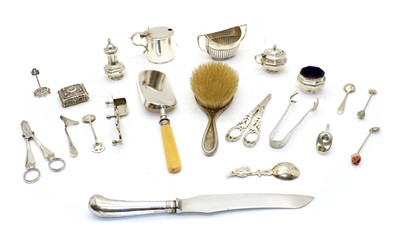 Lot 67 - A collection of silver items
