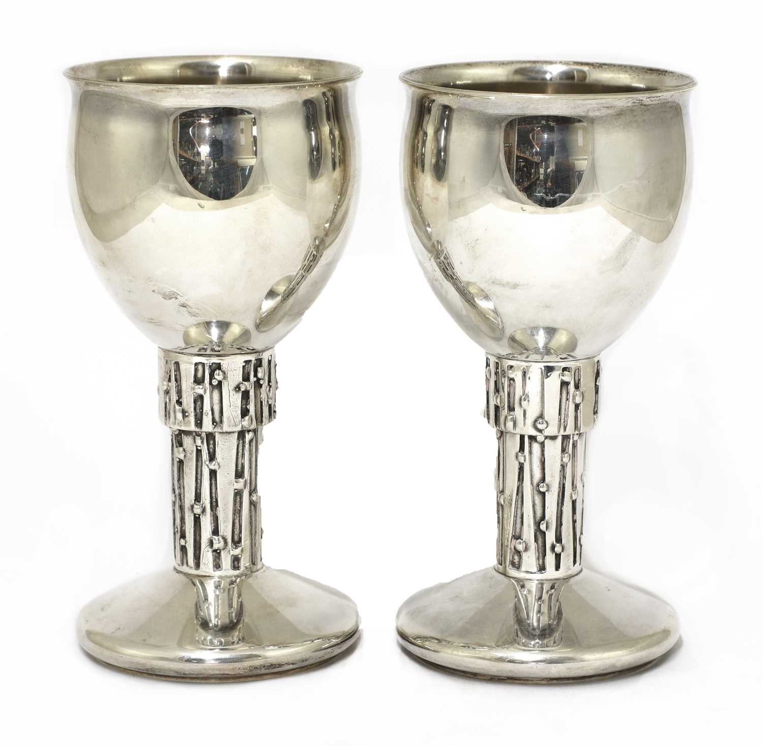 Lot 606 - A pair of silver goblets