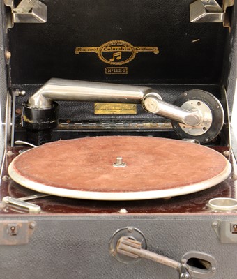 Lot 112 - A Viva-tonal Columbia Grafonola table top gramophone