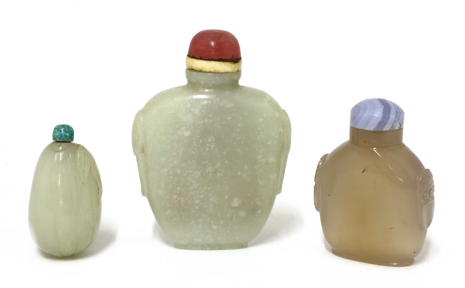 Lot 182 - A Chinese jade snuff bottle