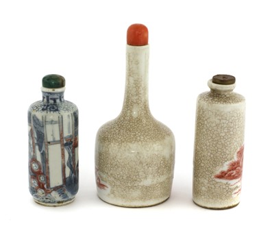 Lot 183 - A Chinese underglaze blue and copper-red snuff bottle