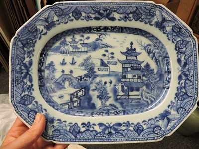 Lot 134 - A collection of Chinese porcelain