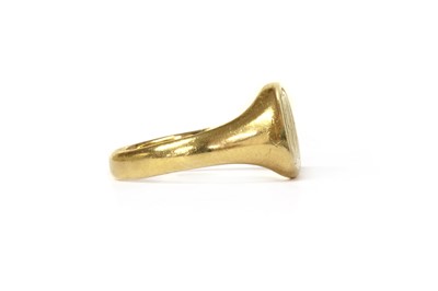 Lot 210 - An 18ct gold signet ring