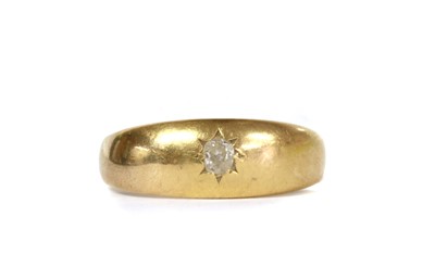 Lot 7 - A gold single stone diamond ring