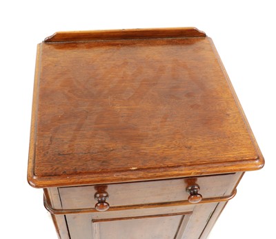 Lot 562 - A Victorian mahogany pot cupboard