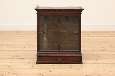 Lot 382 - An oak tabletop cabinet