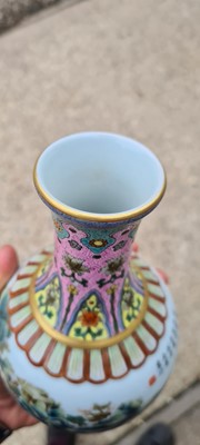 Lot 113 - A Chinese famille rose vase
