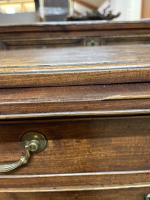 Lot 21 - A George III mahogany caddy-top chest of drawers