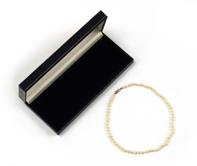 Lot 155 - A single row uniform cultured pearl necklace