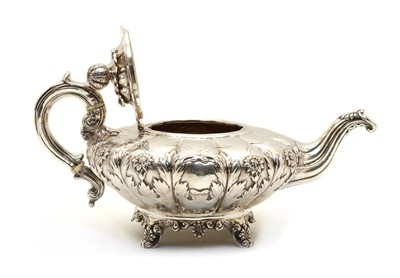 Lot 34 - A William IV Irish silver teapot