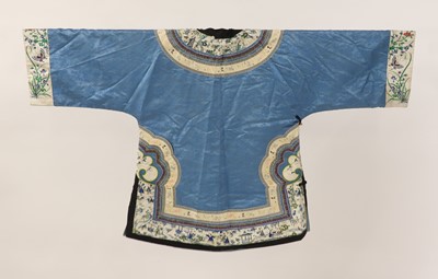 Lot 353 - A Chinese embroidered robe