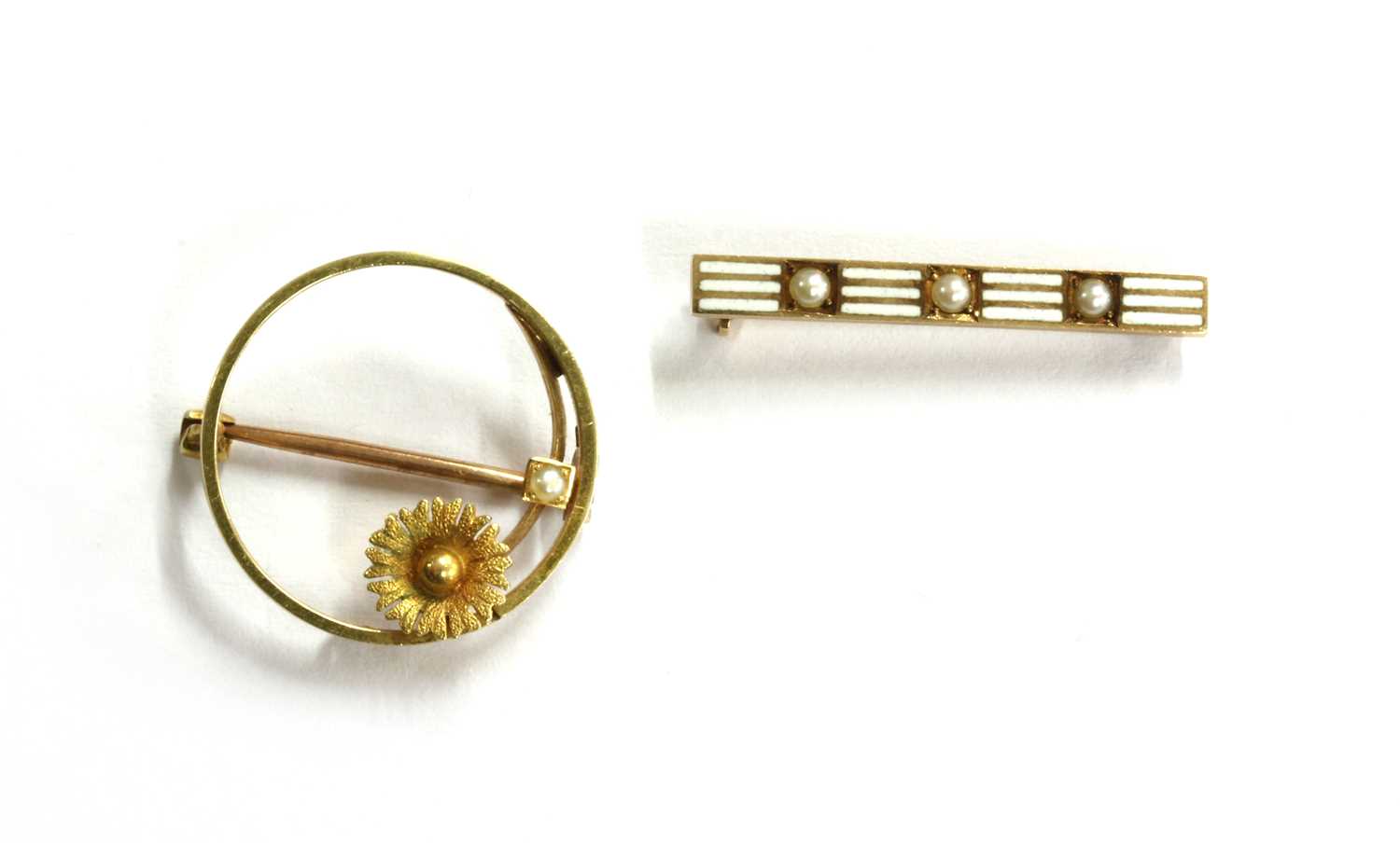 Lot 10 - An American gold enamel and split pearl bar brooch