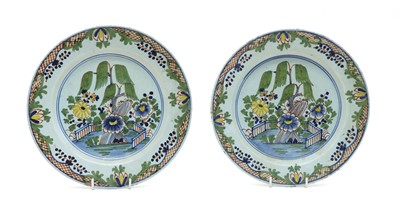 Lot 160 - A pair of English delft plates