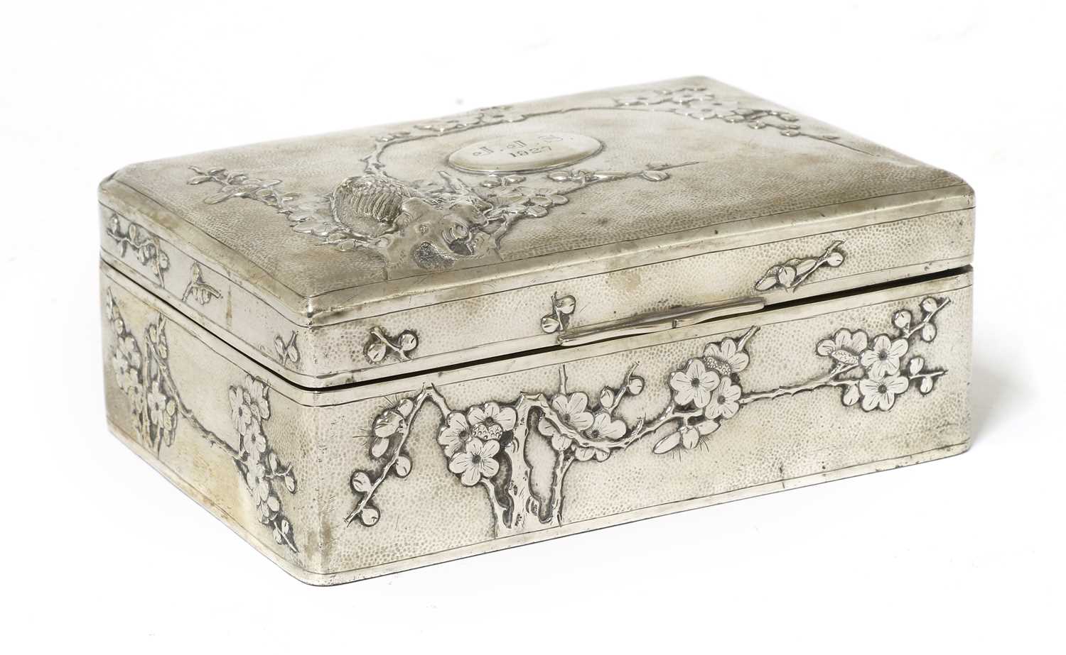 Lot 154 - A Chinese export silver cigarette box